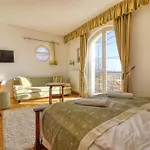 Panorama בית הארחה 3*